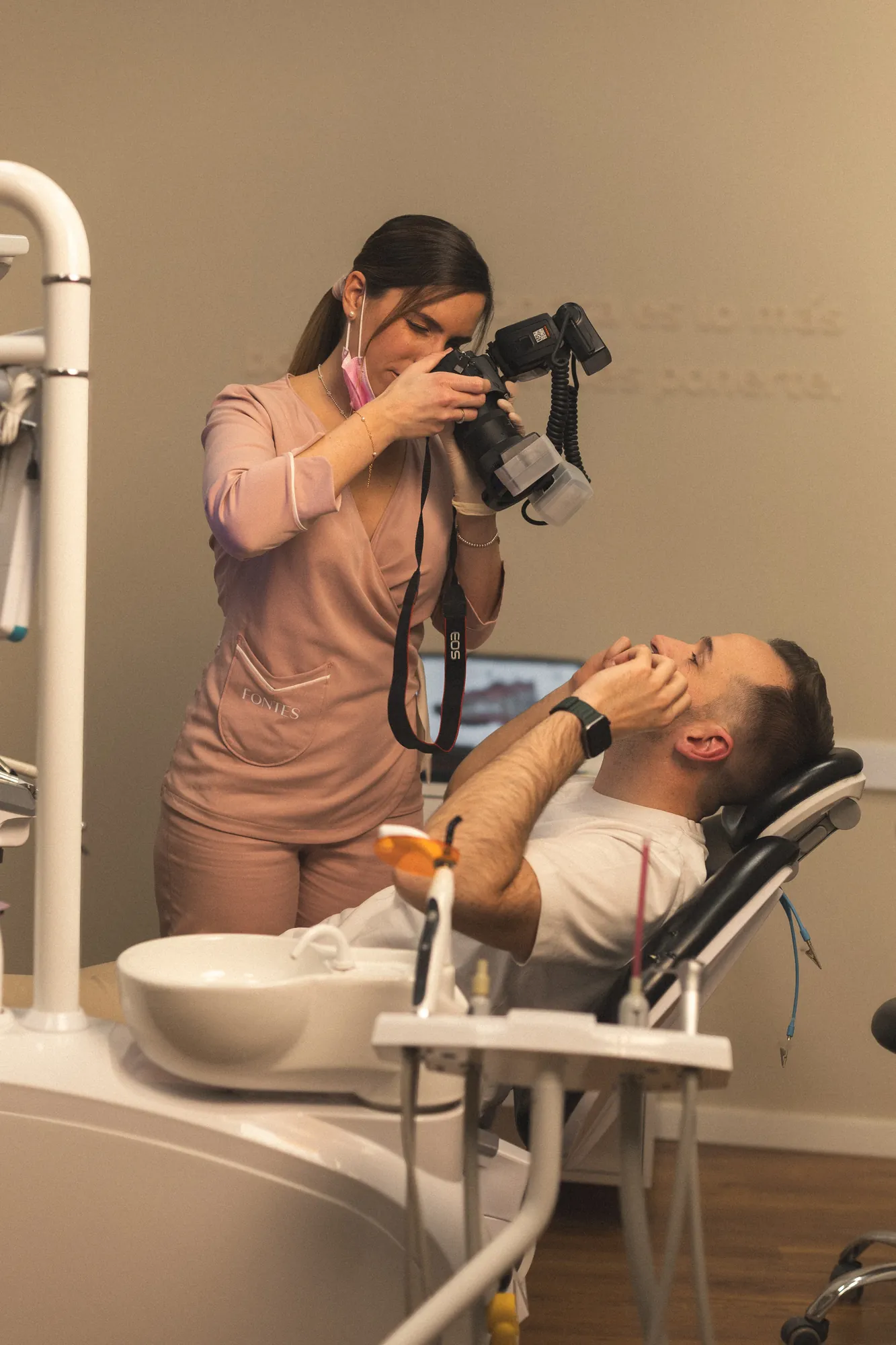 Odontología avanzada de alta precisión — Clínica Carmen Fontes Valencia